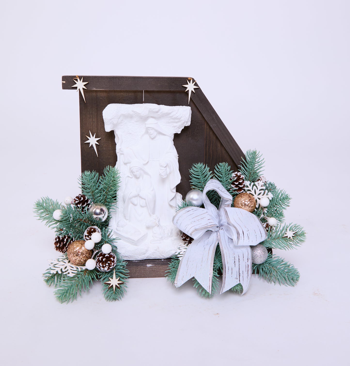 Nativity Scene Christmas Decoration – Rustic Wooden Display with Holy Family & Ornaments