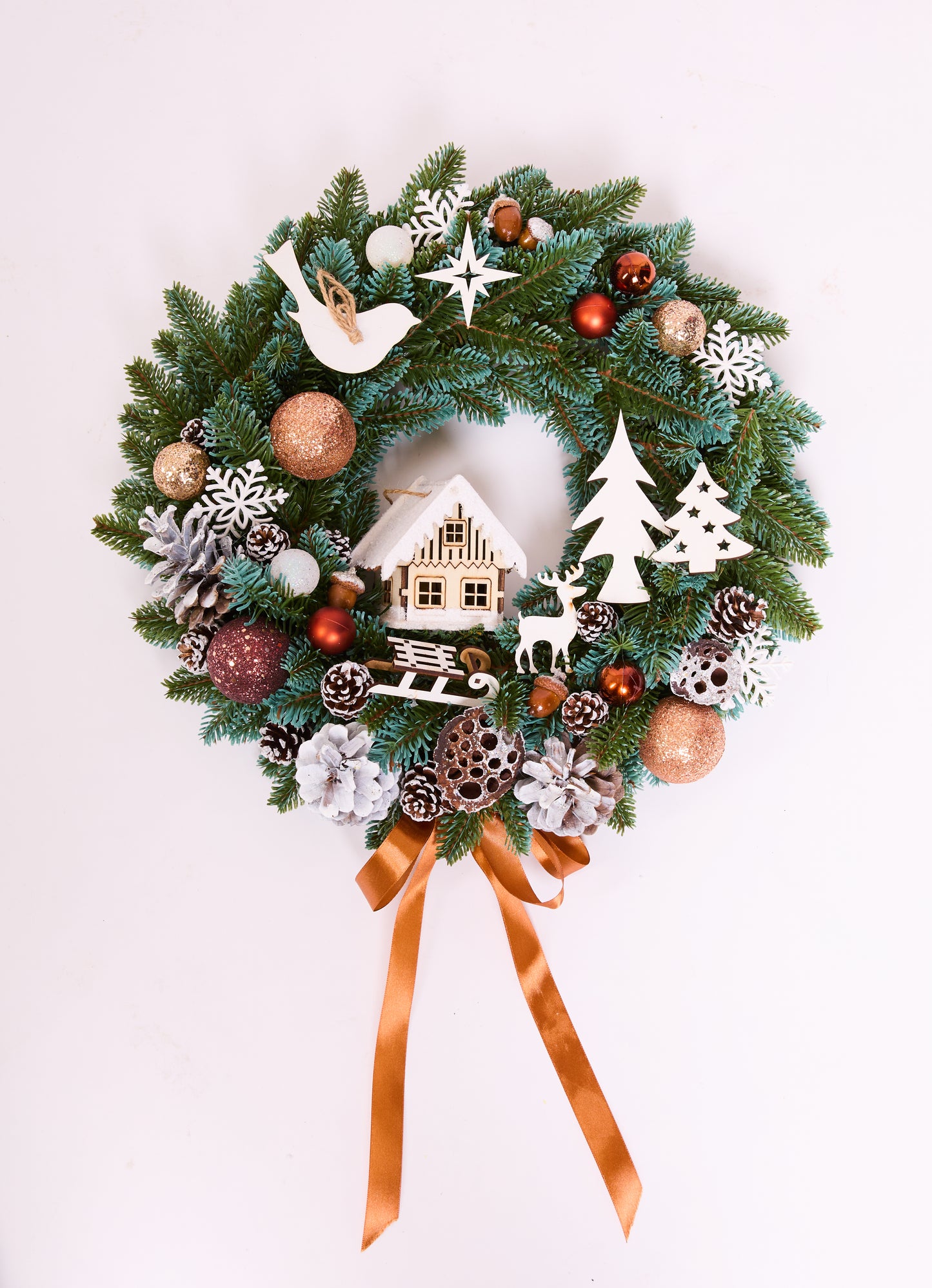 Christmas Wreath with House & Woodland Décor – Pinecone, Ornaments & Ribbon Holiday Decoration