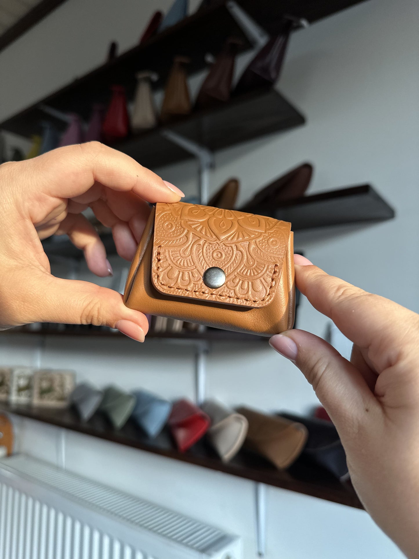 Leather coin box with floral embossing