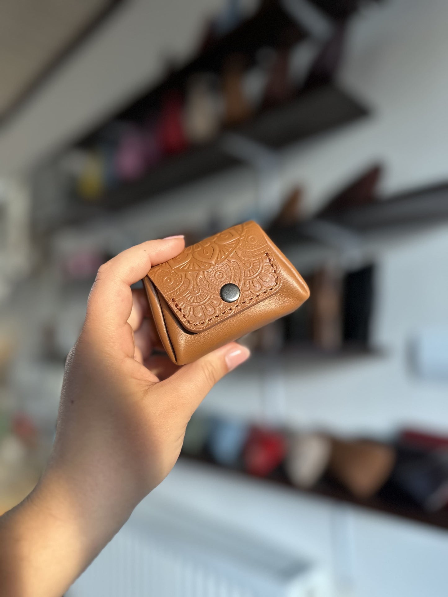 Leather coin box with floral embossing