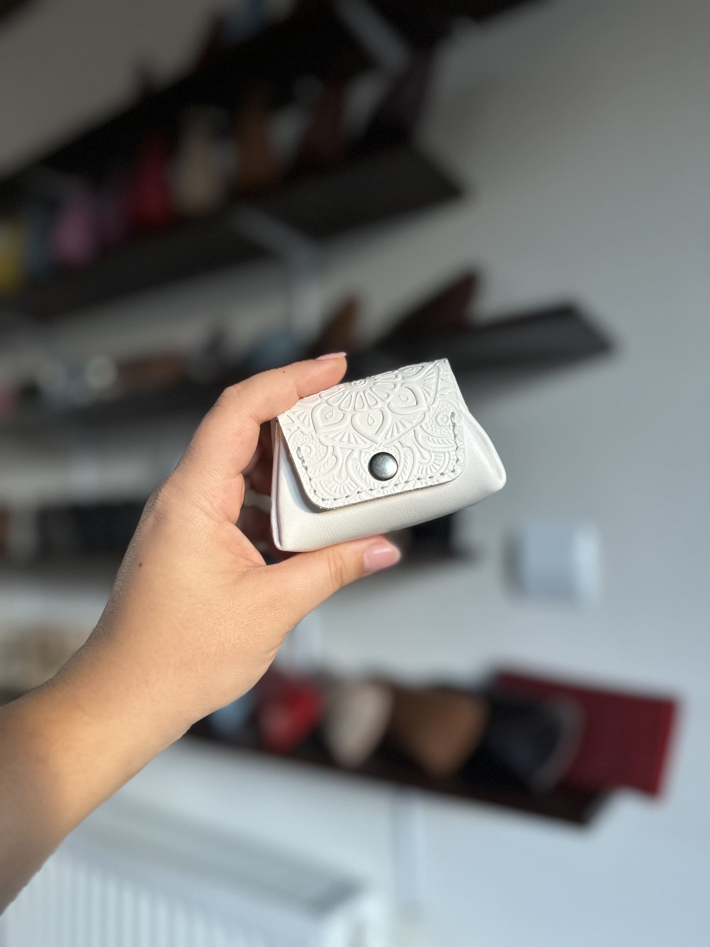 Leather coin box with floral embossing