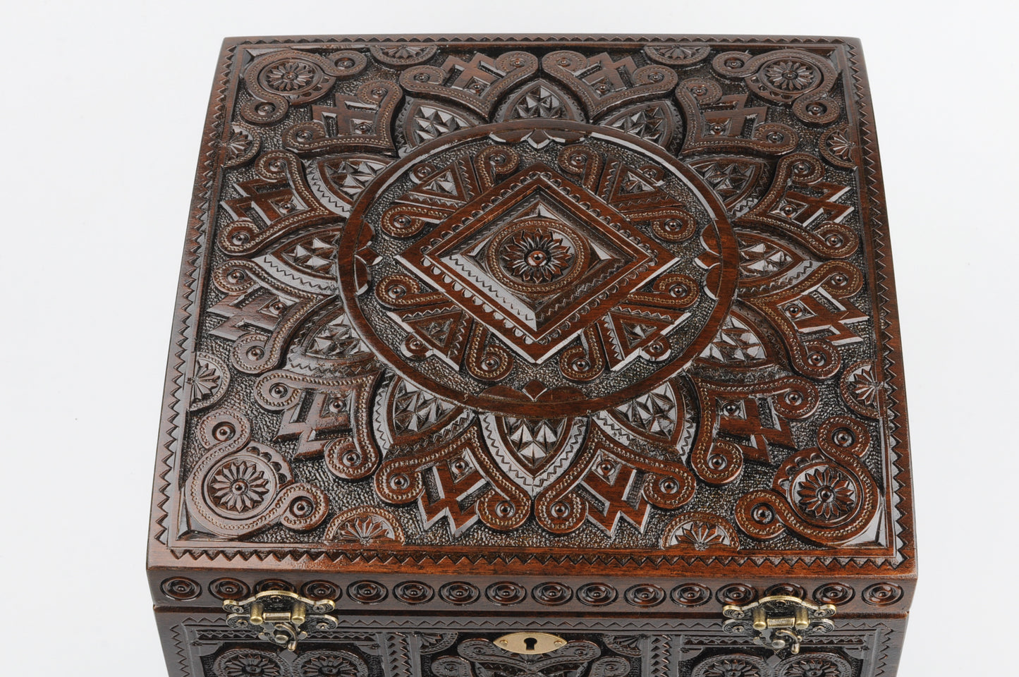 Wooden box 25x25 with key (039n)