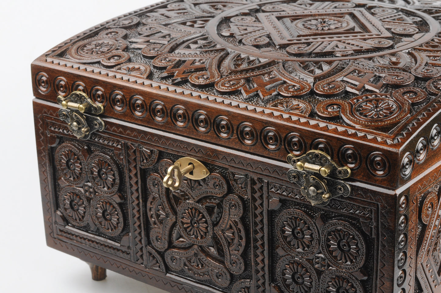 Wooden box 25x25 with key (039n)