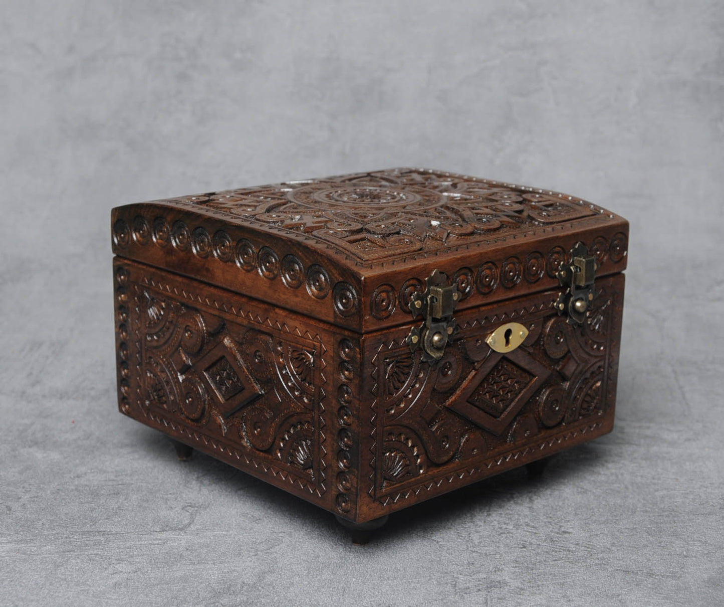 Wooden box 16x16 with key (037)