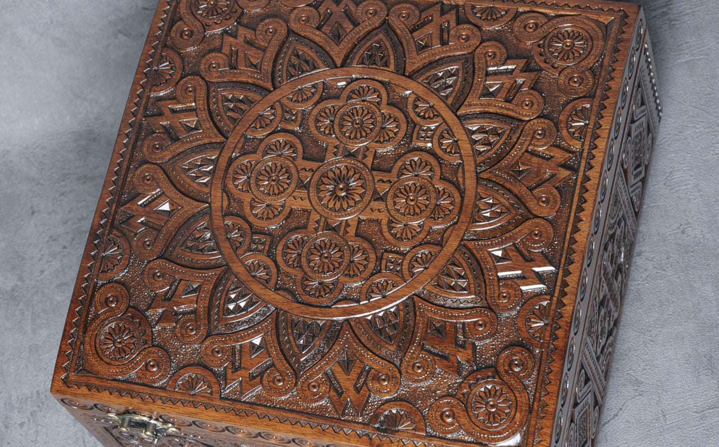 Wooden Box 25x25 with key (039)