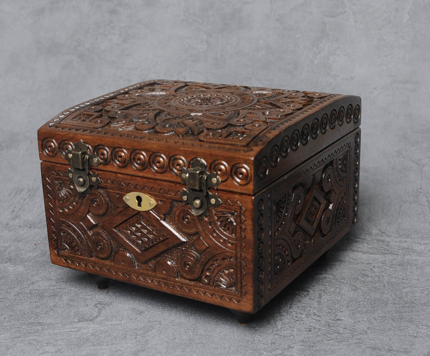 Wooden box 16x16 with key (037)