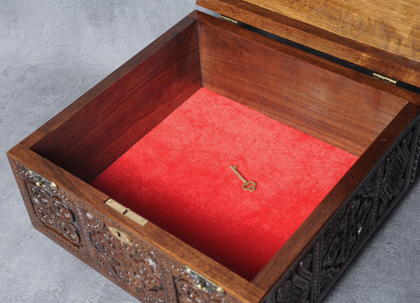 Wooden Box 25x25 with key (039)