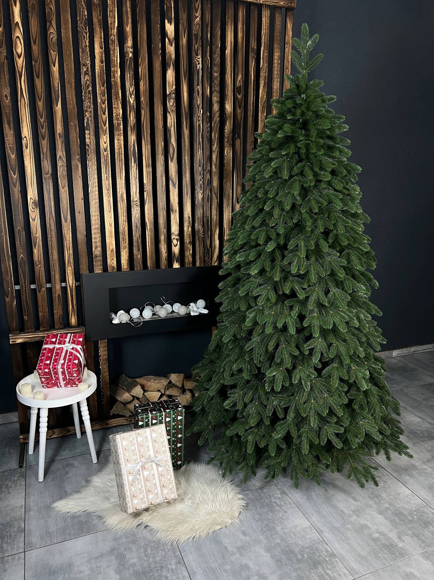 Royal green Christmas tree on a string - 2.1 m.