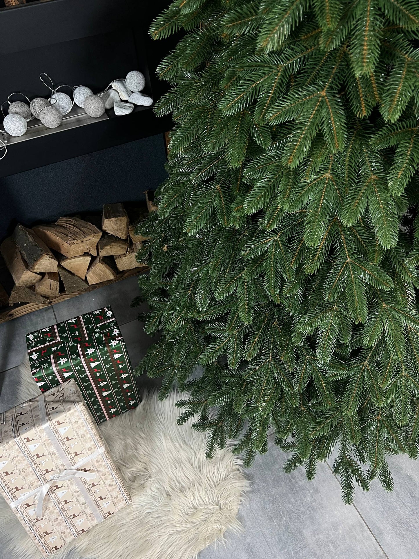 Royal green Christmas tree on a string - 2.1 m.