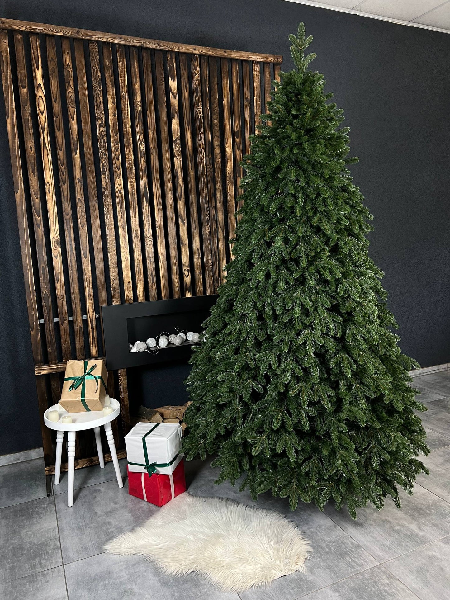 Royal green Christmas tree on a string - 2.3 m.