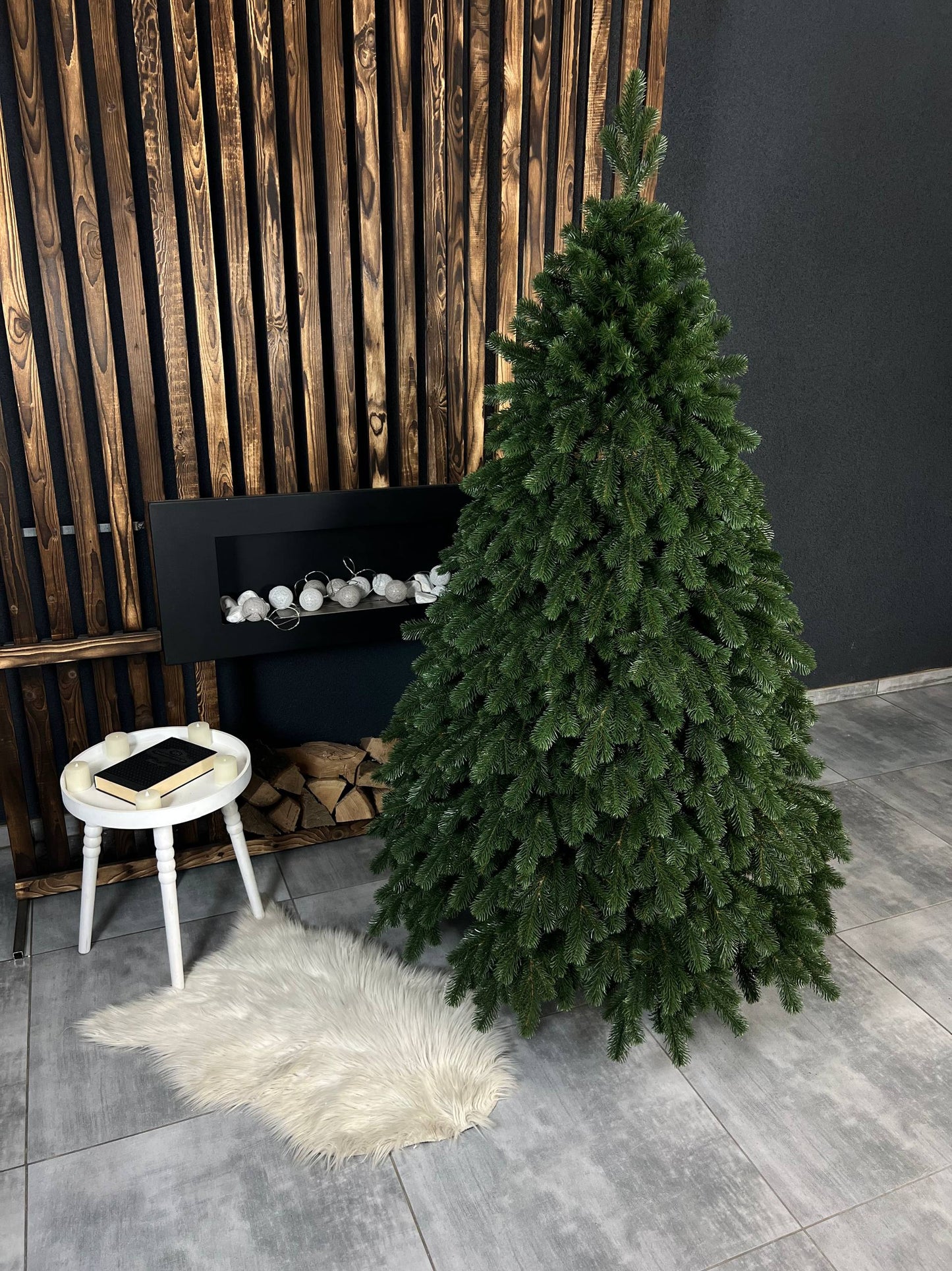 Triumph Christmas tree, green, on a string - 1.8 m.