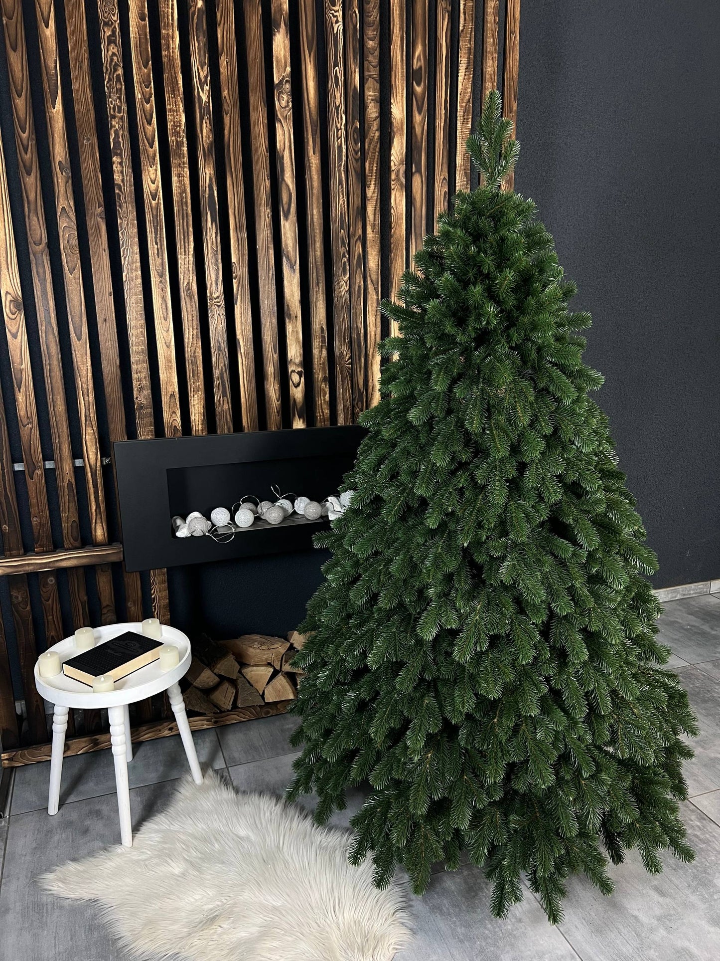 Triumph Christmas tree, green, on a string - 1.8 m.