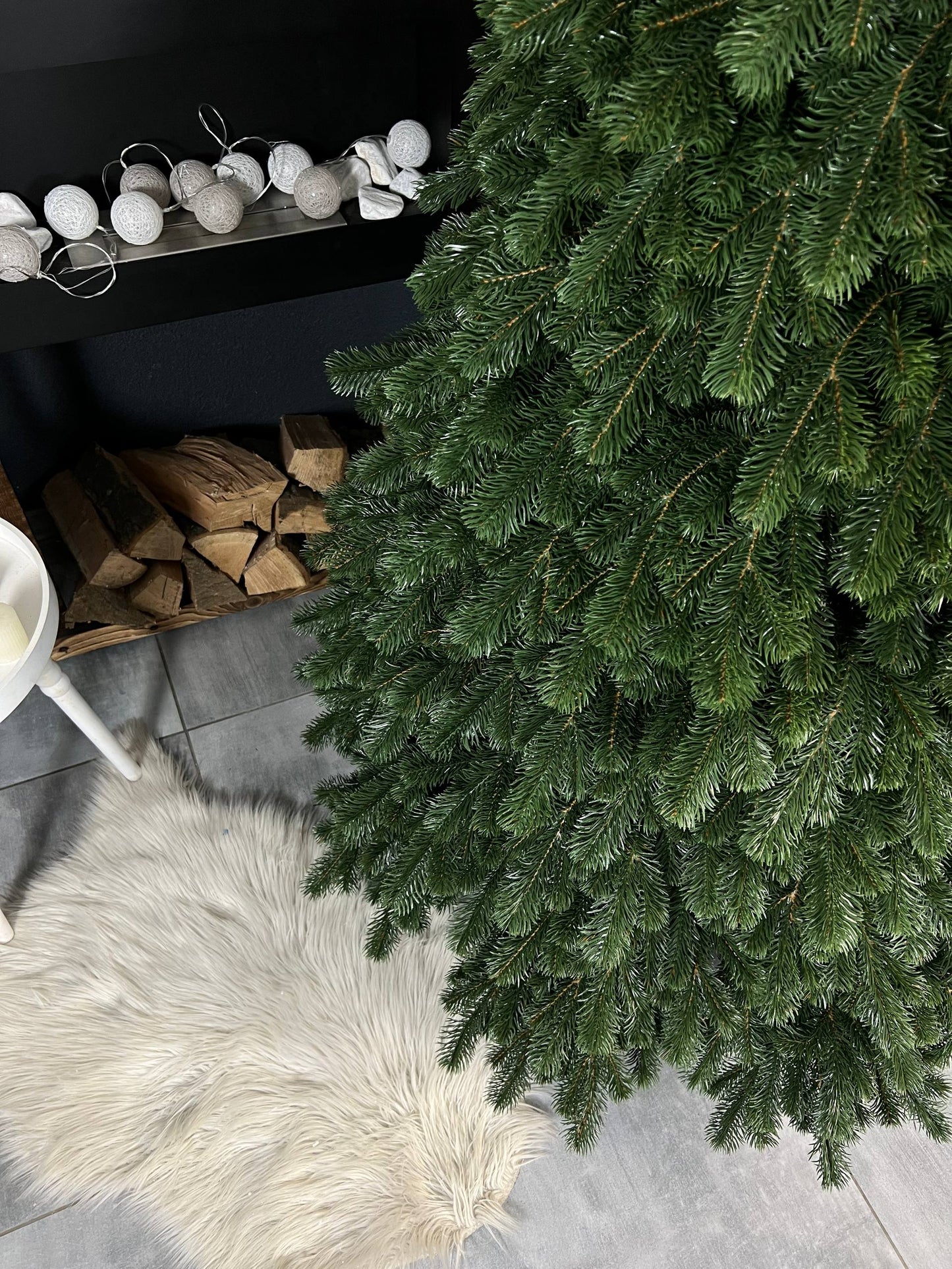 Triumph Christmas tree, green, on a string - 1.8 m.