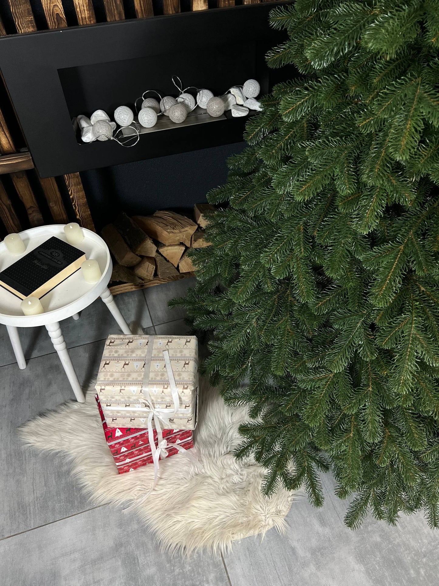 Triumph Christmas tree, green, on a string - 2.1 m.