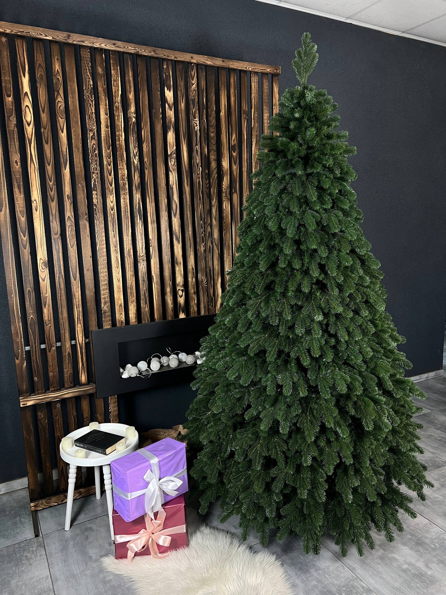 Triumph Christmas tree, green, on a string - 2.3 m.