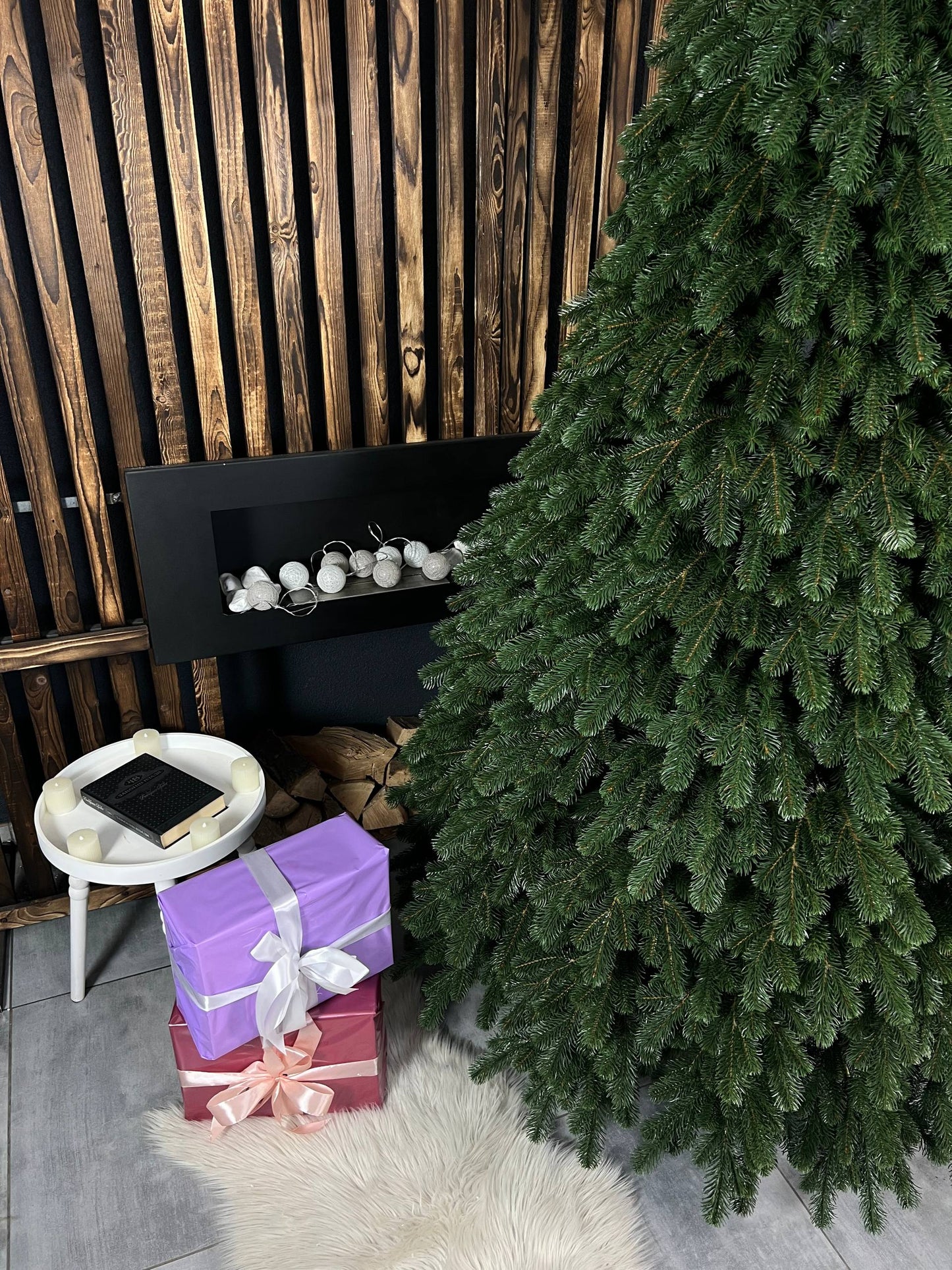 Triumph Christmas tree, green, on a string - 2.3 m.