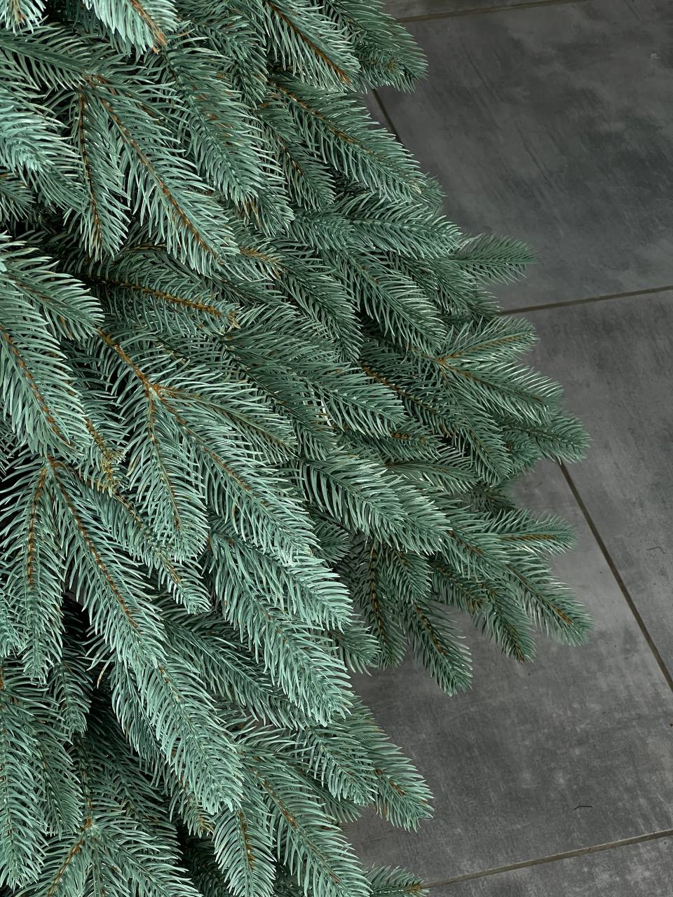 Royal blue Christmas tree on a string - 1.8 m.